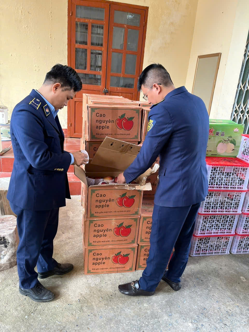 Đội Quản lý thị trường số 4 đẩy mạnh thực hiện kế hoạch cao điểm chống buôn lậu, gian lận thương mại và hàng giả dịp trước, trong và sau Tết Nguyên đán Bính Ngọ 2026